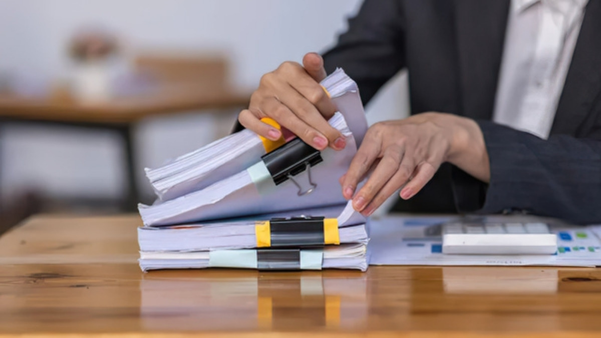 A stack of estate paperwork a Camarillo probate attorney reviews after a death