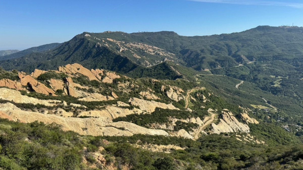 The hills above the valley, the community served by an estate planning lawyer in Simi Valley