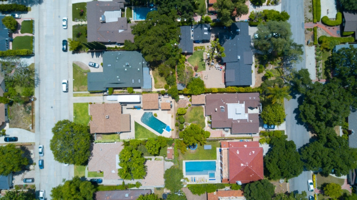 Homes on a hillside, where an estate planning lawyer in Thousand Oaks reviews how title is held