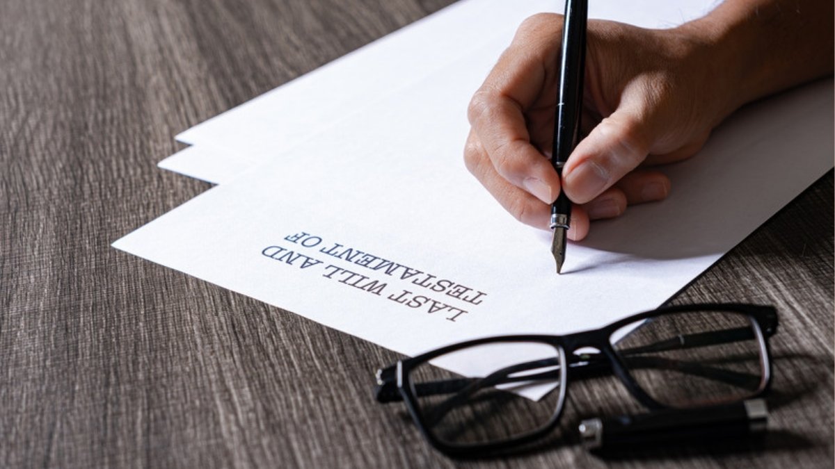 Signing a last will and testament prepared by a Camarillo wills attorney